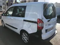 Usado Ford Tourneo Courier Trend 100 CV (73 kW) 2019 Blanco Monovolumen