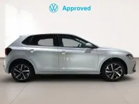 Usado VW Polo 95 CV (69 kW) 2024 Plateado Berlina