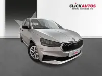 Usado Skoda Fabia Essence 80 CV (58 kW) 2025 Gris / plata Utilitario