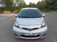 Usado Toyota Aygo 68 CV (50 kW) 2011 Gris / plata Utilitario