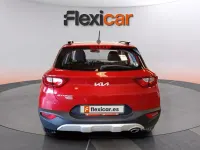 Usado Kia Stonic 101 CV (74 kW) 2022 Burdeos SUV