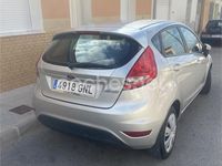 Usado Ford Fiesta Trend 82 CV (60 kW) 2009 Gris / plata Utilitario
