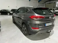 Usado Hyundai Tucson Style 184 CV (135 kW) 2016 Gris / plata SUV