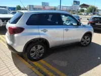Usado Suzuki Vitara GLX 129 CV (94 kW) 2023 Gris / plata SUV