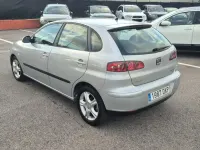 Usado Seat Ibiza 101 CV (74 kW) 2006 Gris / plata Utilitario