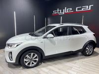 Usado Kia Stonic 101 CV (74 kW) 2022 Blanco SUV