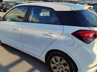 Usado Hyundai i20 90 CV (66 kW) 2017 Blanco Berlina