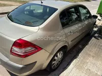 Usado Renault Mégane Dynamique 115 CV (84 kW) 2006 Beige Berlina