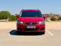 Usado Seat Alhambra 4Drive 140 CV (102 kW) 2014 Rojo Monovolumen