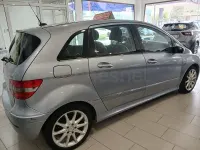 Usado Mercedes B200 140 CV (102 kW) 2006 Gris / plata Monovolumen