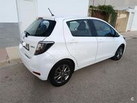 Usado Toyota Yaris Active 69 CV (50 kW) 2014 Blanco Berlina