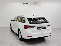 Usado Skoda Octavia Ambition 110 CV (80 kW) 2021 Blanco Familiar
