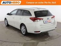 Usado Toyota Auris Hybrid Active 136 CV (100 kW) 2017 Blanco Familiar