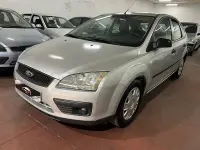 Usado Ford Focus Ghia 100 CV (73 kW) 2005 Gris / plata Berlina