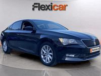 Usado Skoda Superb Active 150 CV (110 kW) 2018 Negro Familiar