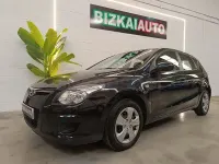 Usado Hyundai i30 Comfort 109 CV (80 kW) 2010 Negro Berlina