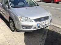 Usado Ford Focus Trend 100 CV (73 kW) 2005 Gris / plata Berlina