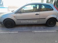 Usado Ford Fiesta 68 CV (50 kW) 2004 Gris / plata Utilitario