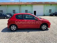 Usado Peugeot 206 75 CV (55 kW) 2003 Rojo Berlina