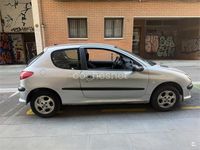 Usado Peugeot 206 75 CV (55 kW) 2001 Gris / plata Berlina