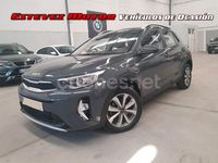 Usado Kia Stonic 100 CV (73 kW) 2023 Gris / plata SUV