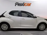 Usado Toyota Yaris Comfort 72 CV (52 kW) 2023 Blanco Utilitario