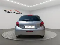 Usado Peugeot 208 Signature Sky 82 CV (60 kW) 2019 Gris / plata Utilitario