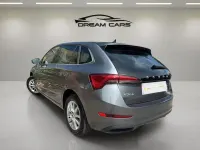 Usado Skoda Scala Ambition 110 CV (80 kW) 2022 Gris / plata Utilitario