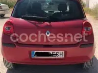 Usado Renault Clio II 100 CV (73 kW) 2006 Rojo Berlina