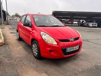 Usado Hyundai i20 85 CV (62 kW) 2012 Rojo Berlina
