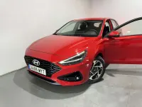 Nuevo Hyundai i30 101 CV (74 kW) 2025 Rojo Familiar