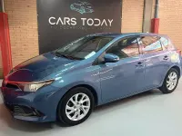 Begagnad Toyota Auris Hybrid Advance 136 HK (100 kW) 2016 Blå Sedan