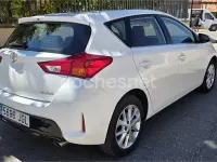Usado Toyota Auris Active 132 CV (97 kW) 2015 Blanco Berlina