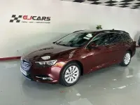 Usado Opel Insignia Selective 136 CV (100 kW) 2018 Rojo Familiar