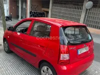 Usado Kia Picanto LX 61 CV (44 kW) 2006 Rojo Utilitario
