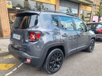 Usado Jeep Renegade Night Eagle 130 CV (95 kW) 2022 Verde SUV