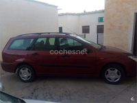 Usado Ford Focus Ghia 90 CV (66 kW) 2002 Granate Familiar