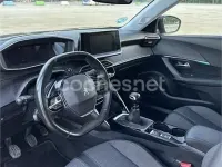 Usado Peugeot 2008 Active 100 CV (73 kW) 2022 Gris / plata SUV