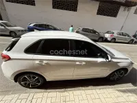 Usado Hyundai i30 110 CV (80 kW) 2021 Blanco Berlina