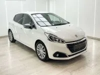Usado Peugeot 208 Allure 82 CV (60 kW) 2018 Blanco Utilitario