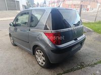 Usado Peugeot 1007 70 CV (51 kW) 2005 Gris / plata Monovolumen