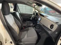 Usado Toyota Yaris Hybrid Active 100 CV (73 kW) 2020 Blanco Berlina