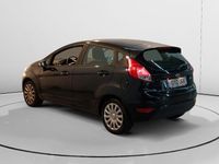 Usado Ford Fiesta Trend 82 CV (60 kW) 2012 Gris Utilitario