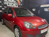 Usado Ford Fiesta Futura 80 CV (58 kW) 2007 Rojo Utilitario