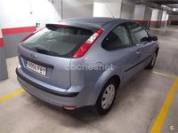 Usado Ford Focus Trend 100 CV (73 kW) 2006 Azul Berlina