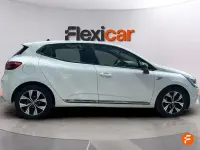 Usado Renault Clio SE 65 CV (47 kW) 2022 Blanco Utilitario