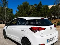 Usado Hyundai i20 75 CV (55 kW) 2018 Blanco Berlina