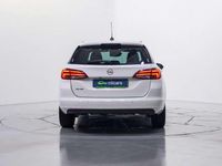 Usado Opel Astra Innovation 136 CV (100 kW) 2019 Blanco Familiar