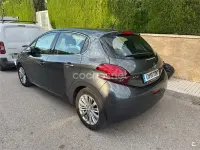 Usado Peugeot 208 Allure 82 CV (60 kW) 2017 Gris / plata Utilitario