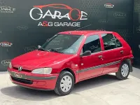 Usado Peugeot 106 60 CV (44 kW) 2001 Granate Utilitario
